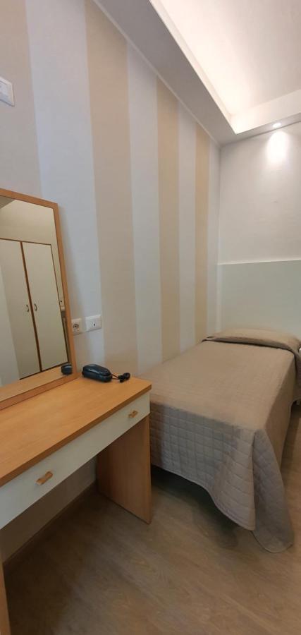Hotel Arno Misano Adriatico Kültér fotó