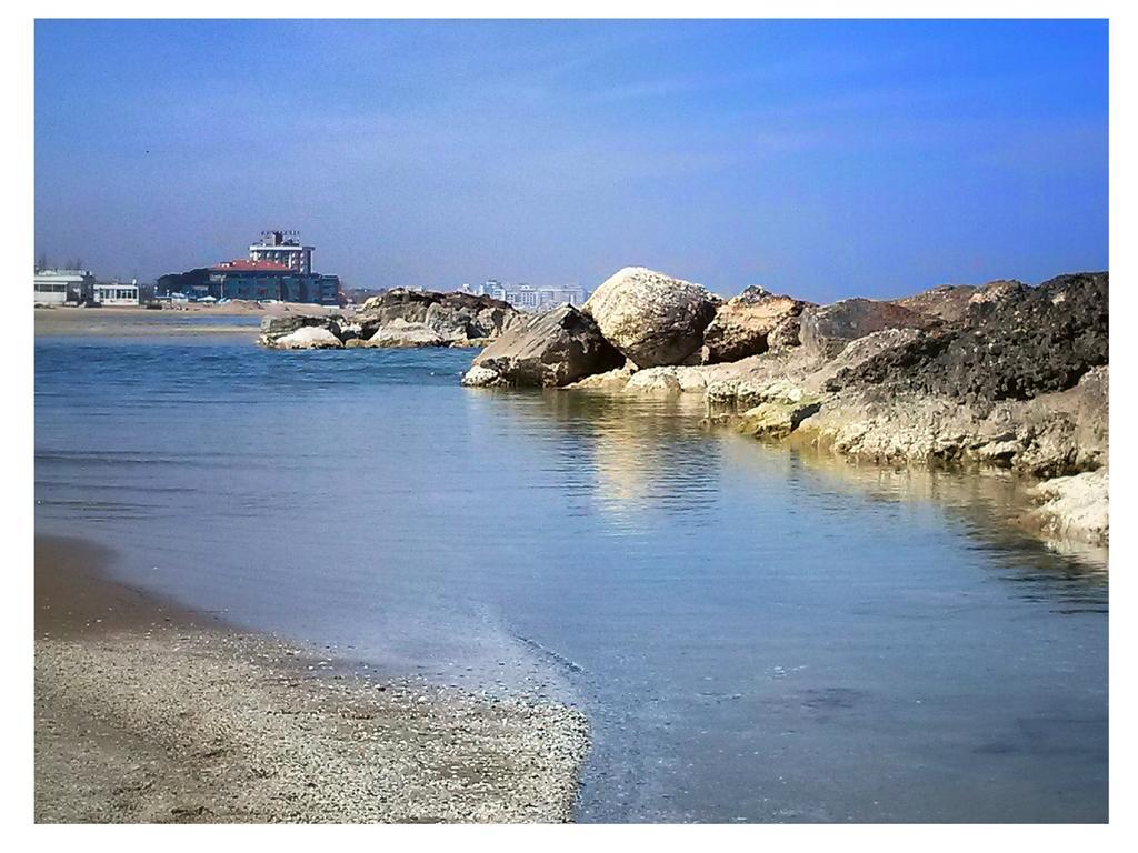 Hotel Arno Misano Adriatico Kültér fotó