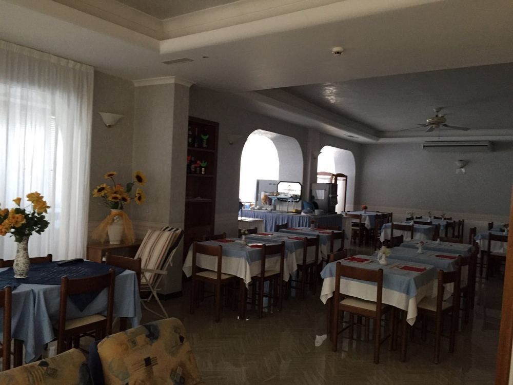 Hotel Arno Misano Adriatico Kültér fotó