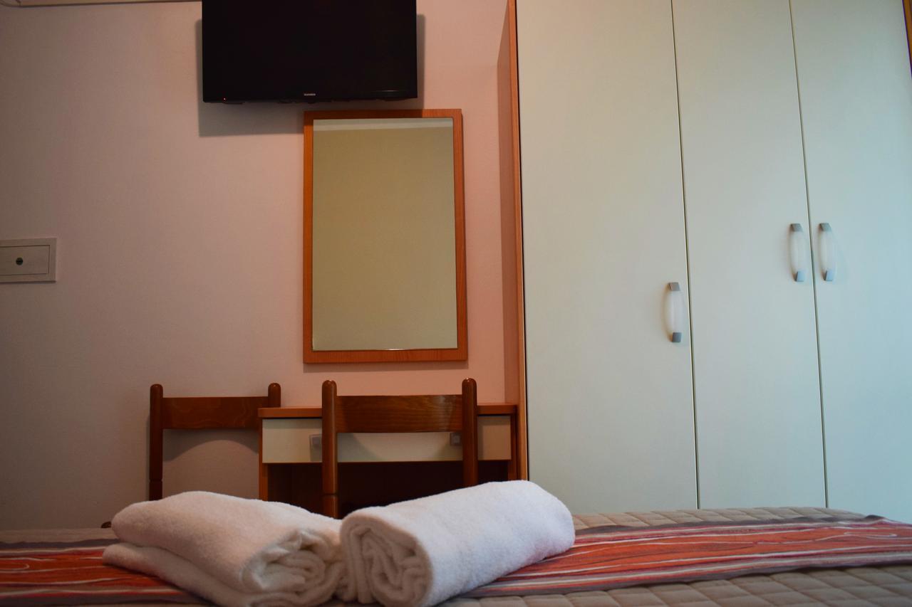 Hotel Arno Misano Adriatico Kültér fotó