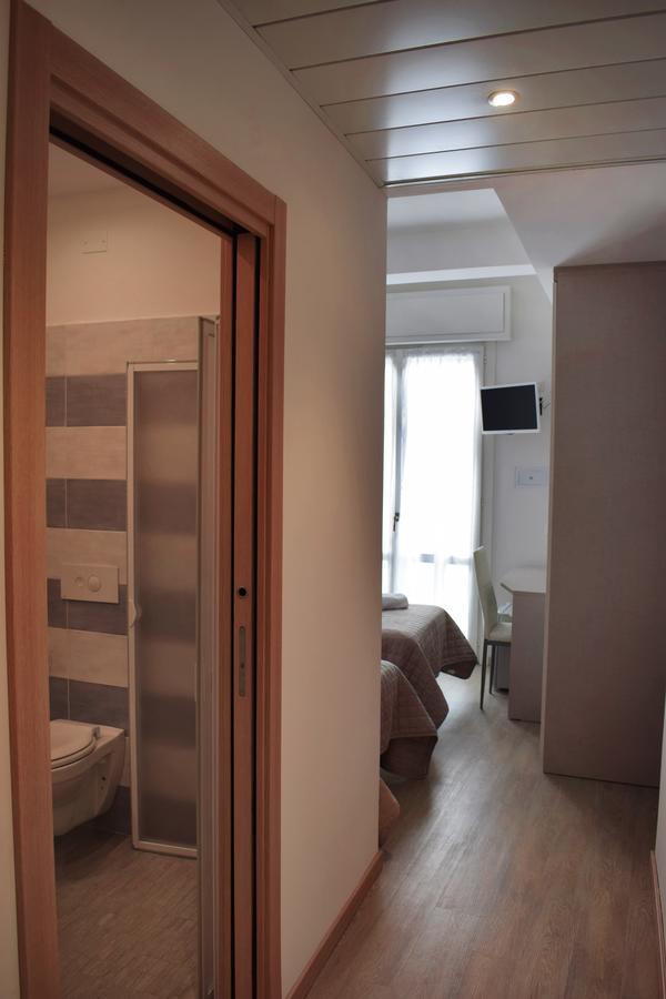 Hotel Arno Misano Adriatico Kültér fotó