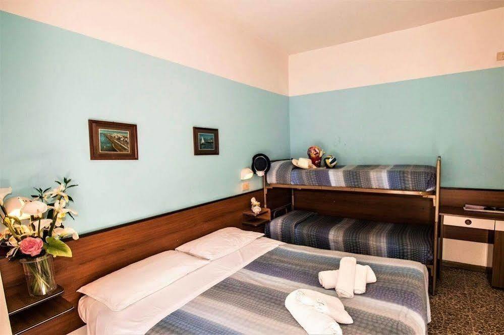 Hotel Arno Misano Adriatico Kültér fotó