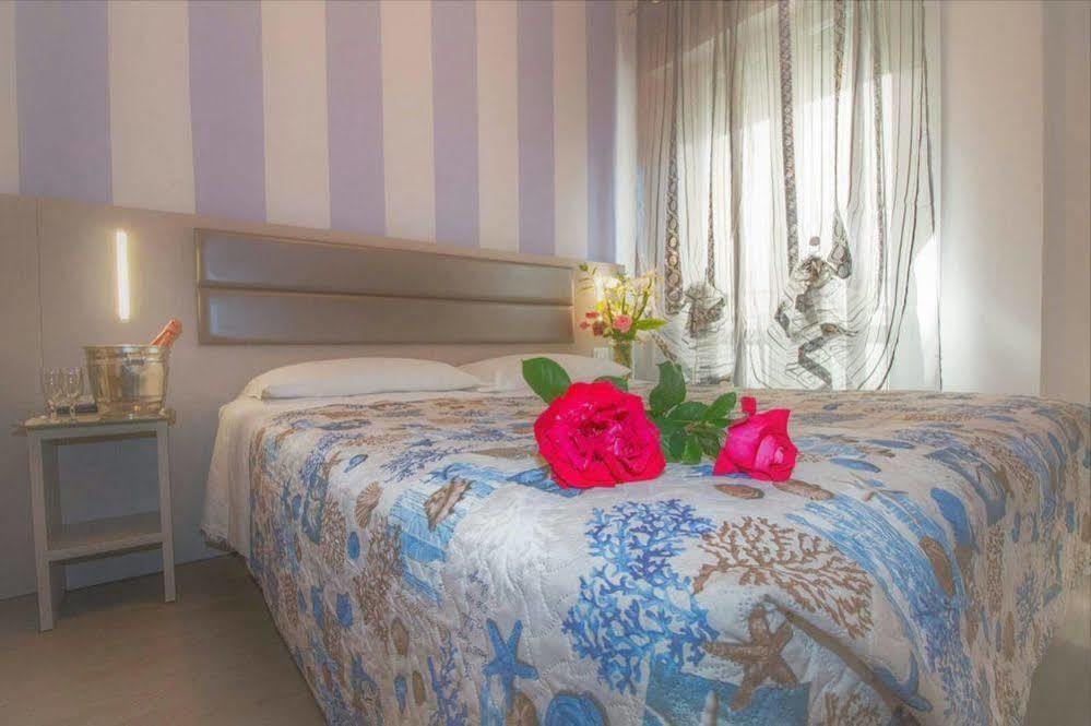 Hotel Arno Misano Adriatico Kültér fotó