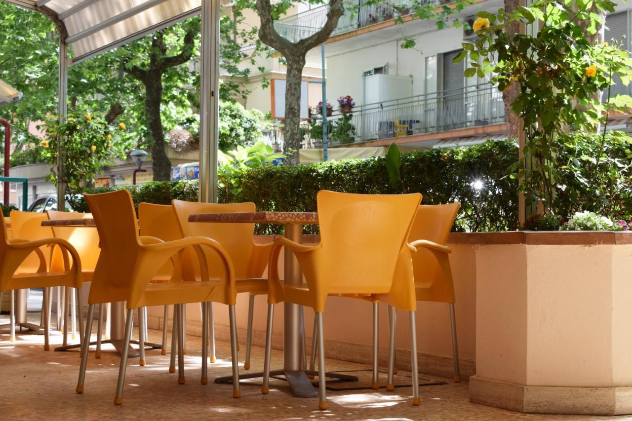Hotel Arno Misano Adriatico Kültér fotó